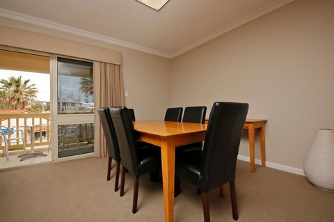 The Marina Hotel - Mindarie - Accommodation Main Beach 11