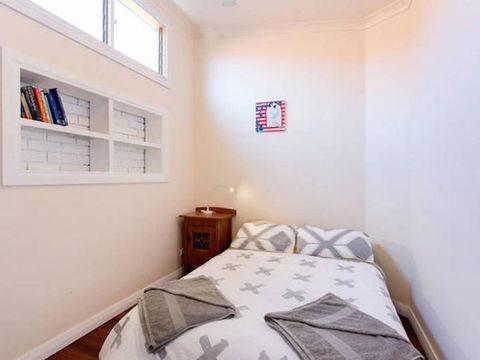 Sunset Cottage - Accommodation Main Beach 9