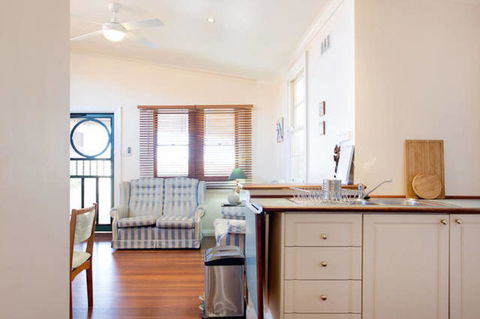 Sunset Cottage - Accommodation Main Beach 10