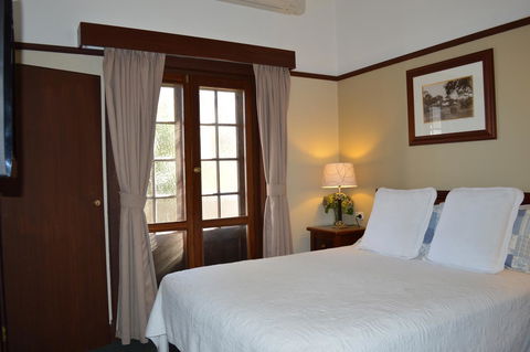 Higgins Lane Motel - Accommodation Main Beach 34