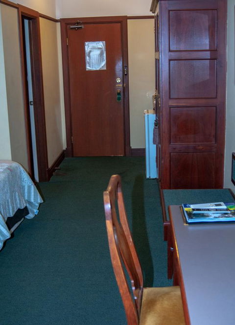 Higgins Lane Motel - Accommodation Main Beach 2