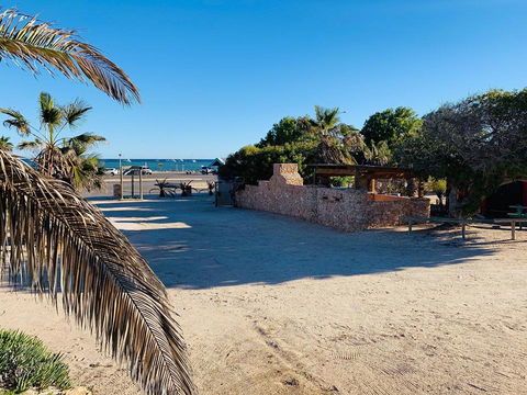 Shark Bay Cottages - Accommodation Main Beach 11