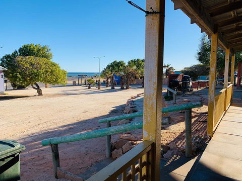 Shark Bay Cottages - Accommodation Main Beach 2