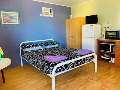 Shark Bay Cottages - Accommodation Main Beach 24