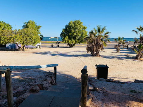 Shark Bay Cottages - Accommodation Main Beach 1