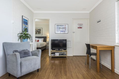 Hensman 10 - Accommodation Main Beach 10