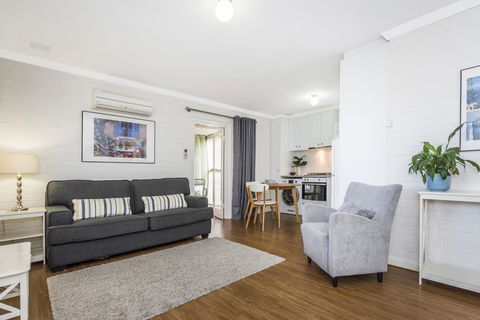 Hensman 10 - Accommodation Main Beach 0