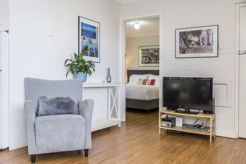 Hensman 10 - Accommodation Main Beach 9