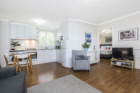 Hensman 10 - Accommodation Main Beach 8