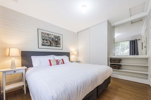 Hensman 10 - Accommodation Main Beach 14