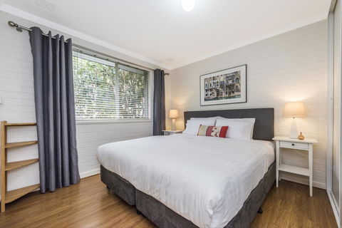 Hensman 10 - Accommodation Main Beach 12