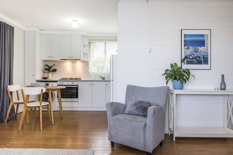 Hensman 10 - Accommodation Main Beach 1