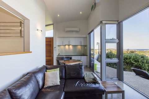 Aquatic Visions - Accommodation Main Beach 10