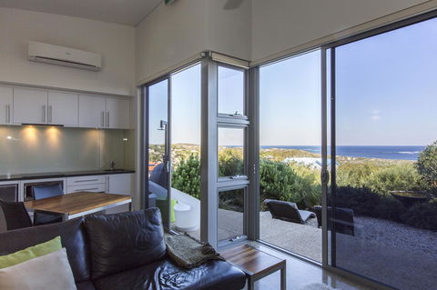 Aquatic Visions - Accommodation Main Beach 13