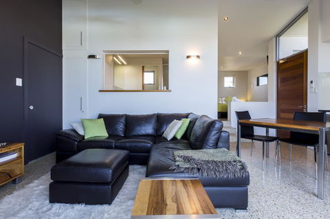 Aquatic Visions - Accommodation Main Beach 8