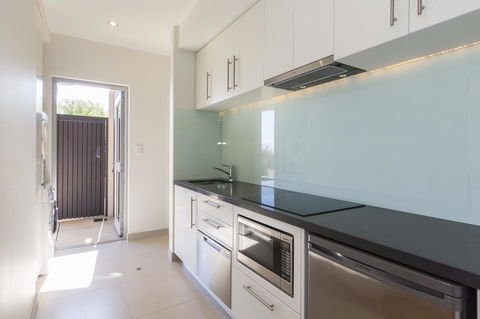 Aquatic Visions - Accommodation Main Beach 20