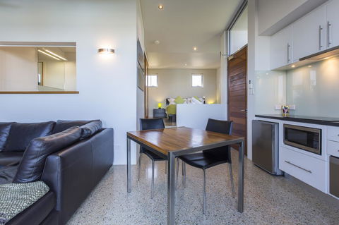 Aquatic Visions - Accommodation Main Beach 12