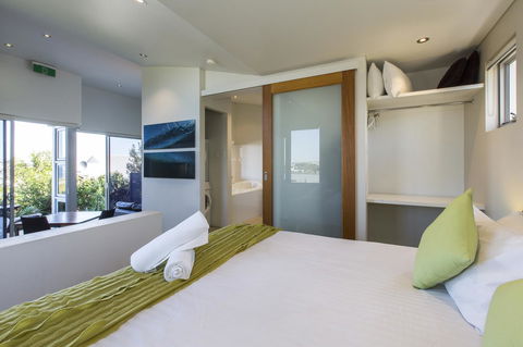 Aquatic Visions - Accommodation Main Beach 2