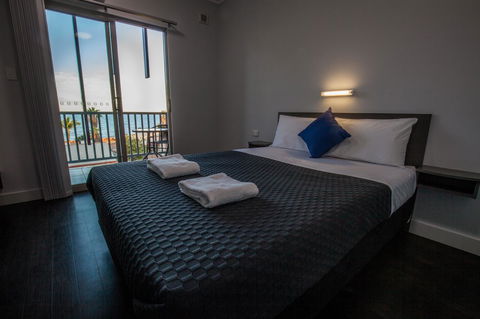 Beadon Bay Hotel - Accommodation Main Beach 4