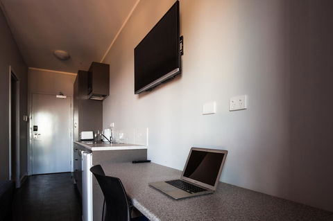 Beadon Bay Hotel - Accommodation Main Beach 8