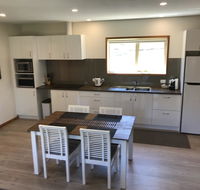 Loma Cottages - Accommodation Main Beach