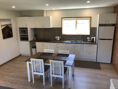 Loma Cottages - Accommodation Main Beach 0