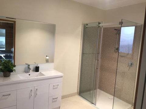 Loma Cottages - Accommodation Main Beach 13