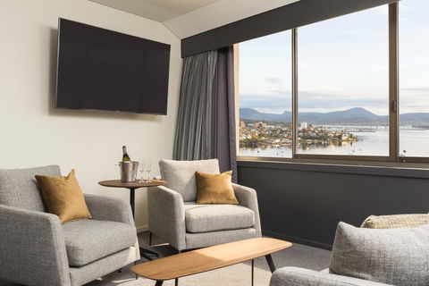 Wrest Point - Accommodation Main Beach 5