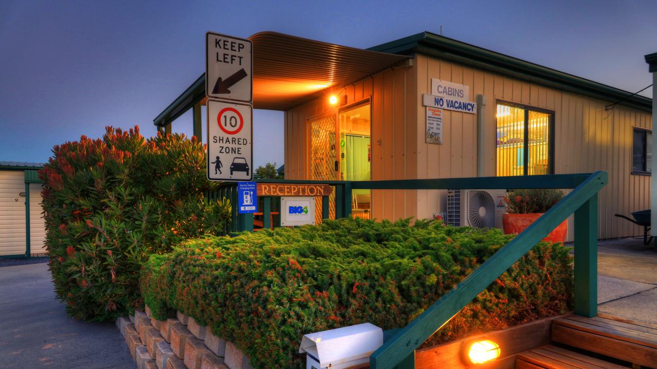 Accommodation Main Beach