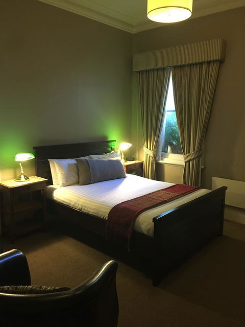 Clydesdale Manor - Accommodation Main Beach 9