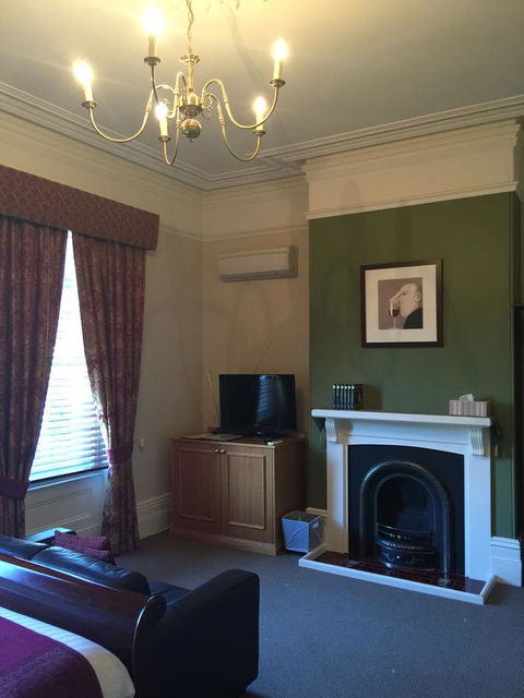 Clydesdale Manor - Accommodation Main Beach 15