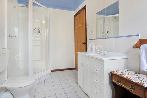 Harvey Farm Lodge - Accommodation Main Beach 25