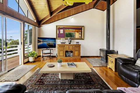 Harvey Farm Lodge - Accommodation Main Beach 5