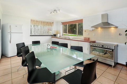 Harvey Farm Lodge - Accommodation Main Beach 18