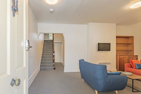 4 Bedroom House - Hobart CBD - Free Parking - Free WIFI - Accommodation Main Beach 21
