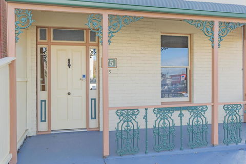 4 Bedroom House - Hobart CBD - Free Parking - Free WIFI - Accommodation Main Beach 25