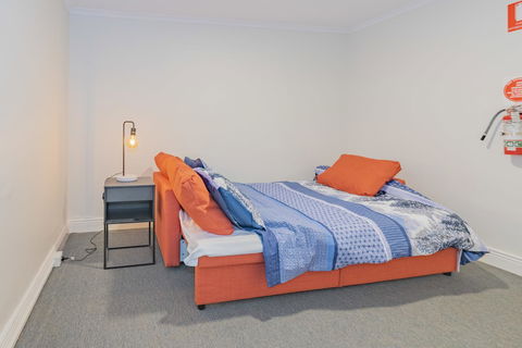 4 Bedroom House - Hobart CBD - Free Parking - Free WIFI - Accommodation Main Beach 18