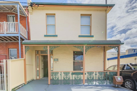 4 Bedroom House - Hobart CBD - Free Parking - Free WIFI - Accommodation Main Beach 14