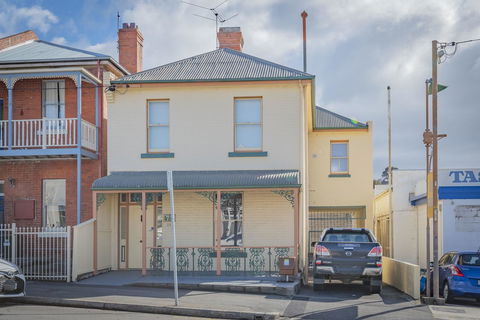 4 Bedroom House - Hobart CBD - Free Parking - Free WIFI - Accommodation Main Beach 5