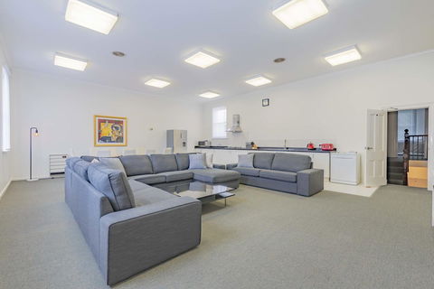4 Bedroom House - Hobart CBD - Free Parking - Free WIFI - Accommodation Main Beach 17