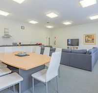 4 Bedroom House - Hobart CBD - Free Parking - Accommodation Main Beach