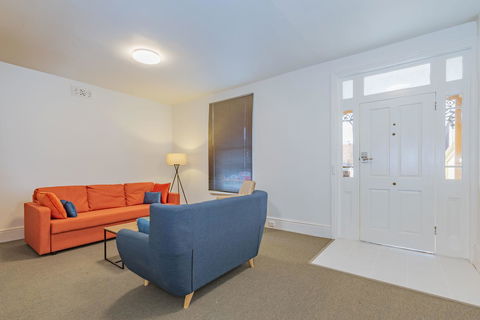 4 Bedroom House - Hobart CBD - Free Parking - Free WIFI - Accommodation Main Beach 10