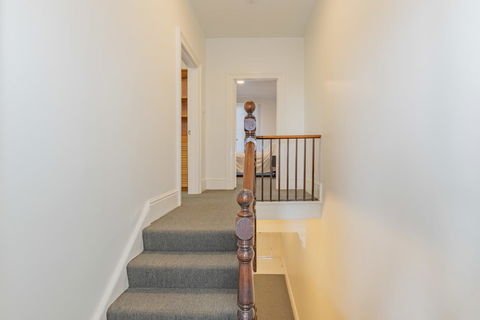 4 Bedroom House - Hobart CBD - Free Parking - Free WIFI - Accommodation Main Beach 19