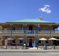 The Richmond Arms Hotel - Accommodation Main Beach