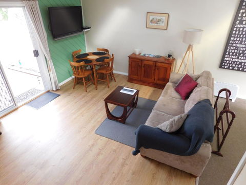 Amble\'a\'While On Tamar - Accommodation Main Beach 1
