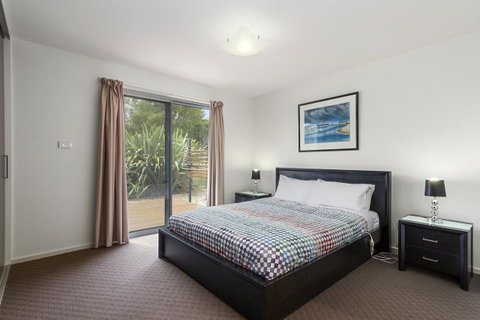170 Hazards View Drive - Unit 2 - Accommodation Main Beach 7