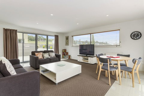 170 Hazards View Drive - Unit 2 - Accommodation Main Beach 5