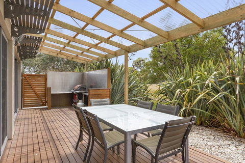 170 Hazards View Drive - Unit 2 - Accommodation Main Beach 12