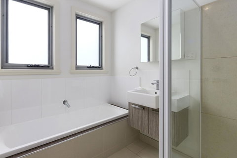 170 Hazards View Drive - Unit 2 - Accommodation Main Beach 10