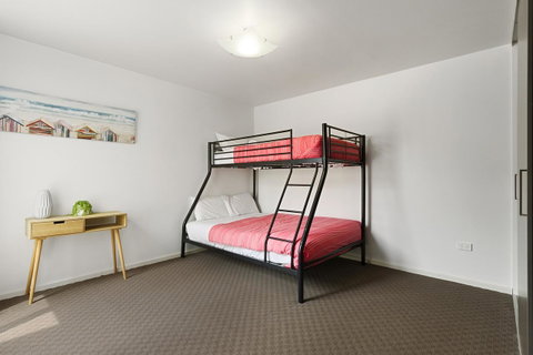 170 Hazards View Drive - Unit 2 - Accommodation Main Beach 8